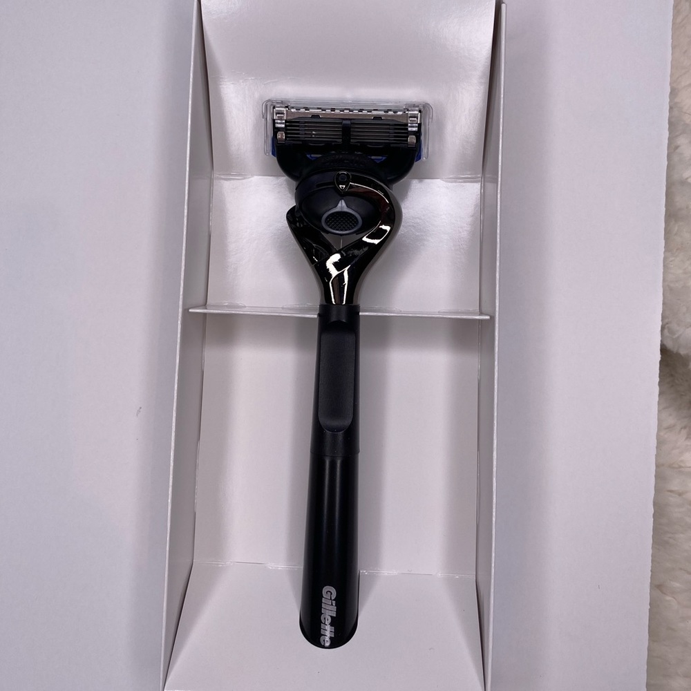 Gillette & Bic Razors - Picture 2 of 7